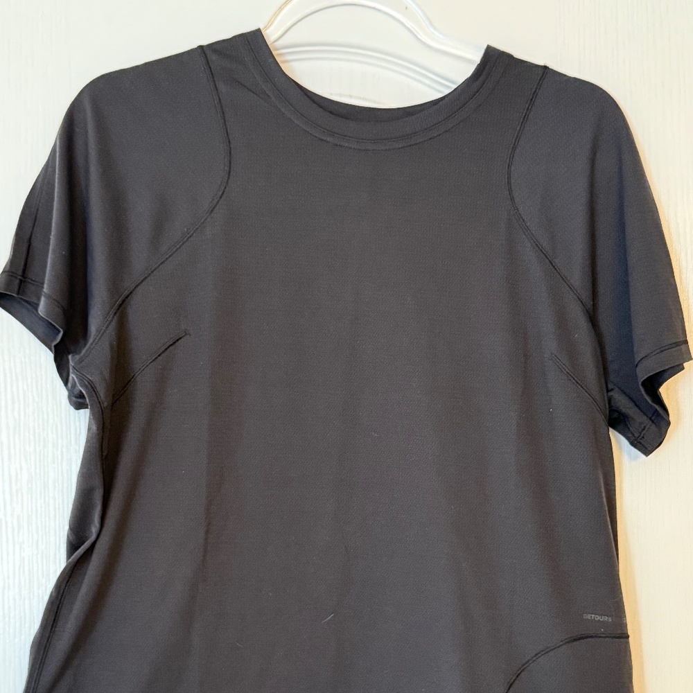 Lululemon crop workout shirt